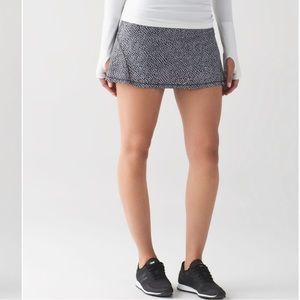 Lululemon Circuit Breaker Skirt in Arctic Grey Black Mini Tennis Skirt Size 6